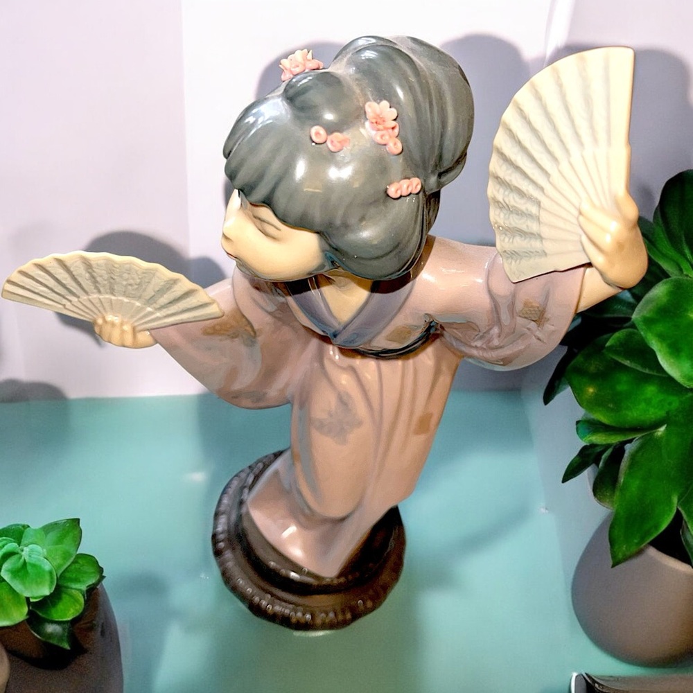Retired Lladró Madame Butterfly - Japanese Girl With Fan Figurine #4991 - Picture 6 of 16